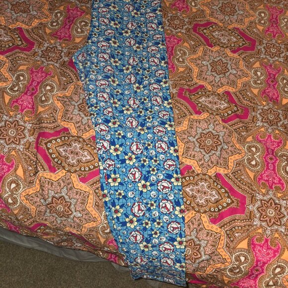 Lularoe TC Leggings - Picture 2 of 4